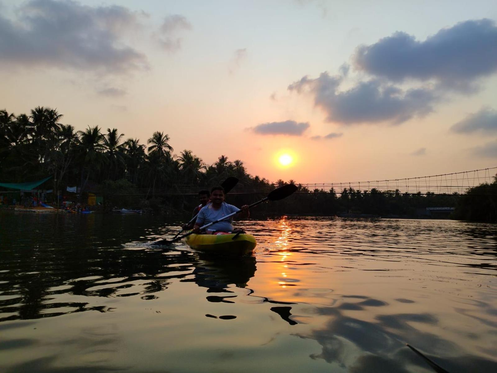 Hangout Kalyānpur Exterior foto